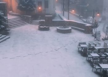 Ξημέρωμα Σαββάτου με χιόνι και στον Άγιο Αθανάσιο στο Καϊμακτσαλάν