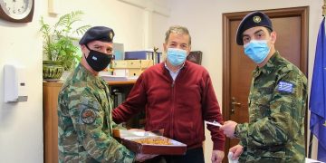 Λουκουμάδες προσέφερε στον Δήμαρχο Αμυνταίου η 106 Αυτοκινούμενη Μοίρα Μέσου Πυροβολικού Αμυνταίου