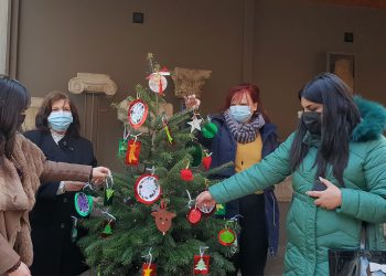 Με στολίδια της “Ηλιαχτίδας” στολίστηκε το Χριστουγεννιάτικο δέντρο της Εφορείας Αρχαιοτήτων Κοζάνης