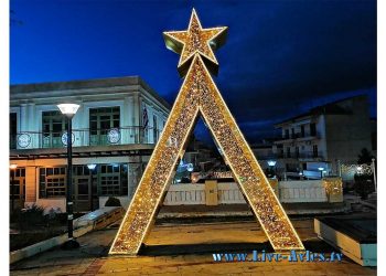 Το Χριστουγεννιάτικο δέντρο στην Κεντρική Πλατεία Σερβίων