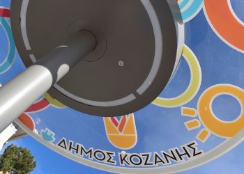 Κοζάνη: Ήρθαν τα «έξυπνα» παγκάκια και οι ηλιακοί φορτιστές για τους πολίτες