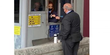 Ευχές στους εργαζομένους στα διόδια Πολυμύλου από τον Υφ. Μεταφορών Μ. Παπαδόπουλο