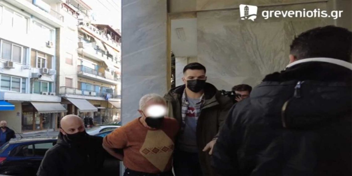 Στις φυλακές Φελλίου οδηγείται ο 59χρονος για τη δολοφονία και τον βιασμό της μητέρας του (VIDEO)