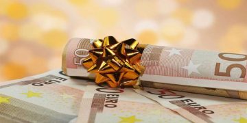 Δώρο Χριστουγέννων: Οι φετινές «ιδιαιτερότητες» στην καταβολή του