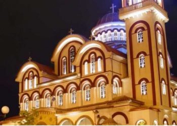 Λάρισα: Εκκλησία μετρά με φωτοκύτταρο τους πιστούς και διαθέτει βίντεο γουόλ
