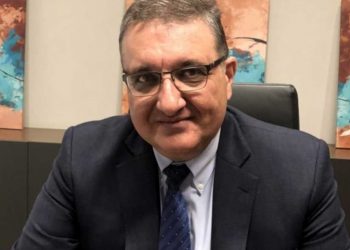 Μετάλλαξη Όμικρον: Ενστάσεις από Εξαδάκτυλο και Μανωλόπουλο για το τέστινγκ στους εμβολιασμένους