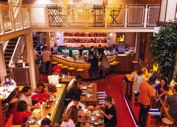 Ανοιχτά και τα μπαρ στο ρεβεγιόν της Πρωτοχρονιάς, στο mute η μουσική