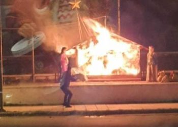 Πήρε φωτιά η φάτνη στο Αμύνταιο! ΦΩΤΟΓΡΑΦΙΕΣ