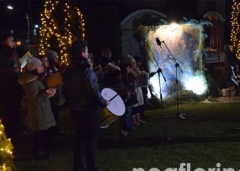 Η φωταγώγηση της Μητροπολιτικής φάτνης στην Φλώρινα