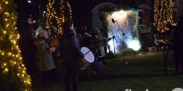 Η φωταγώγηση της Μητροπολιτικής φάτνης στην Φλώρινα