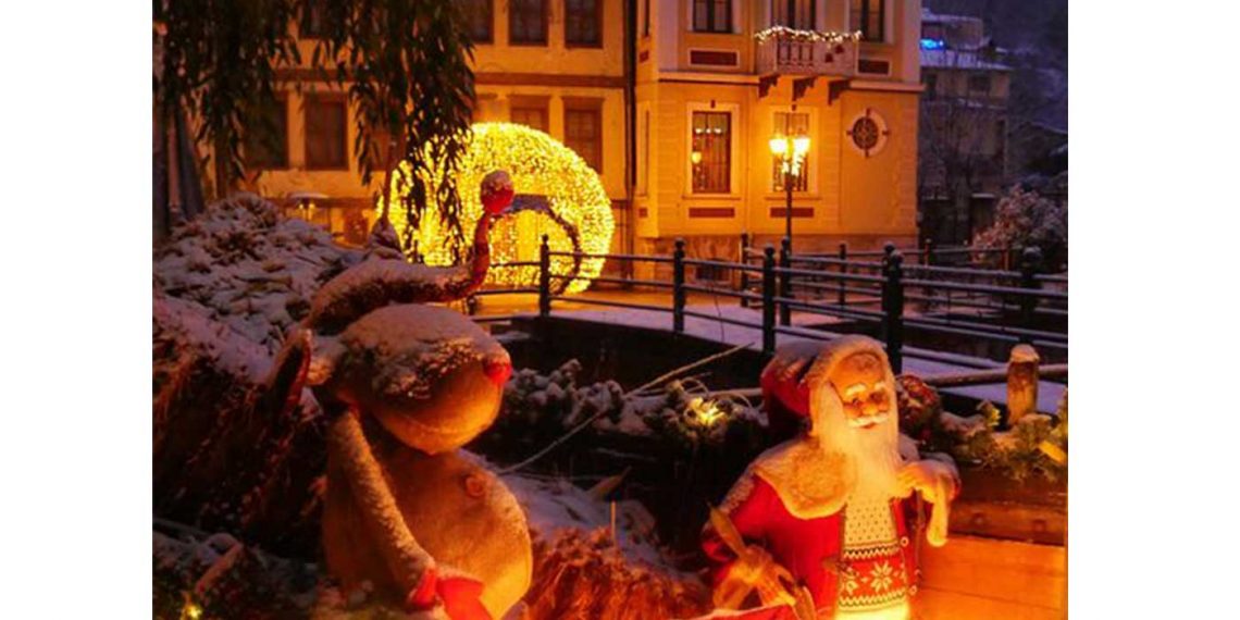 Φλώρινα: Χιονισμένη, στολισμένη, έτοιμη… (φωτογραφία)