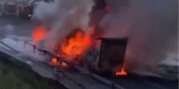 Διακοπή κυκλοφορίας στην Εγνατία Οδό από το ύψος Α/Κ Κοίλων Κοζάνης έως τον Α/Κ Πολυμύλου Κοζάνης λόγω πυρκαγιάς σε  Δ.Χ.Φ αυτοκίνητο