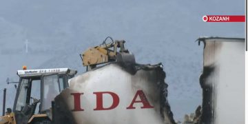 Στάχτη έγινε το φορτηγό που πήρε τα ξημερώματα φωτιά επί της Εγνατίας οδού-Πρωινό VIDEO από το σημείο