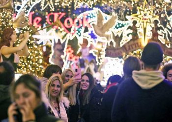 Χριστουγεννιάτικος «μποναμάς» έως 900 ευρώ για τα ευάλωτα νοικοκυριά -Πώς υπολογίζεται, ποιοι θα το λάβουν