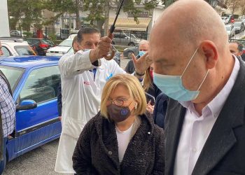 Μ. Γκάγκα μετά τη σύσκεψη στο Μαμάτσειο: «Υπάρχει μια στενότητα προσωπικού αλλά γίνεται πολύ καλή δουλειά» – «Χωράει ένα σχέδιο για νέο νοσοκομείο στην Κοζάνη»