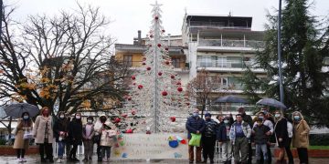 Δήμος Γρεβενών: Στολίδια στο Χριστουγεννιάτικο Δέντρο από το Ειδικό Σχολείο