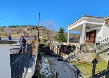 Γρεβενά: Αναποδογύρισε απορριματοφόρο (Φωτογραφία)