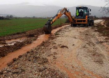 Προσωπικό και μηχανήματα των υπηρεσιών του Δήμου Εορδαίας αντιμετώπισαν με επιτυχία τις δύσκολες καταστάσεις που δημιούργησε η κακοκαιρία, κυρίως σε αγροτικούς δρόμους και κτηνοτροφικές περιοχές