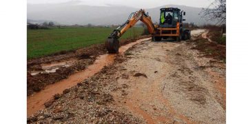 Προσωπικό και μηχανήματα των υπηρεσιών του Δήμου Εορδαίας αντιμετώπισαν με επιτυχία τις δύσκολες καταστάσεις που δημιούργησε η κακοκαιρία, κυρίως σε αγροτικούς δρόμους και κτηνοτροφικές περιοχές