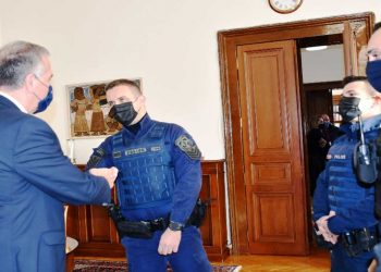 Θεσσαλονίκη: Τα εύσημα στους τέσσερις αστυνομικούς που απέτρεψαν γυναικοκτονία από τον Υφ. Εσωτερικών