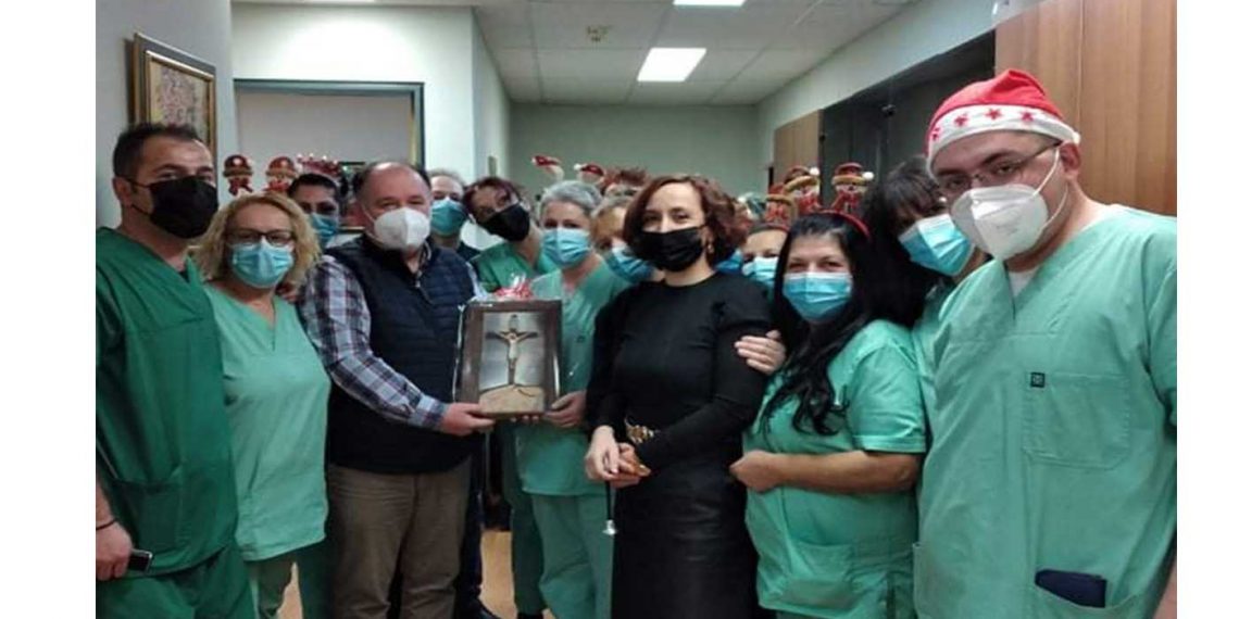 Γιορτινή ατμόσφαιρα στο Μποδοσάκειο: Η Υπηρεσία Καθαριότητας έψαλε τα κάλαντα στο Νοσοκομείο! (video)