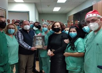 Γιορτινή ατμόσφαιρα στο Μποδοσάκειο: Η Υπηρεσία Καθαριότητας έψαλε τα κάλαντα στο Νοσοκομείο! (video)