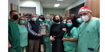 Γιορτινή ατμόσφαιρα στο Μποδοσάκειο: Η Υπηρεσία Καθαριότητας έψαλε τα κάλαντα στο Νοσοκομείο! (video)