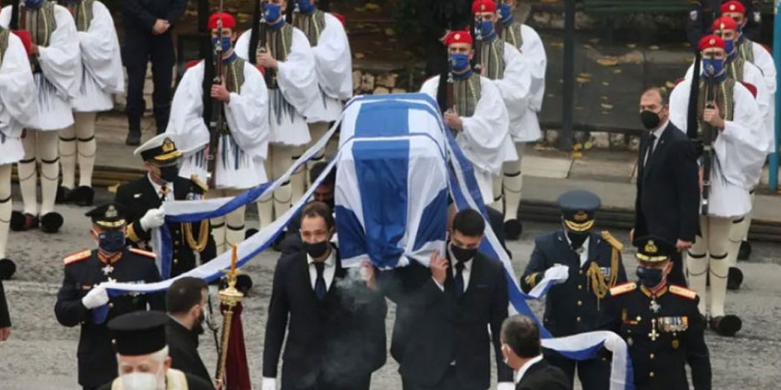 Πάνδημο αντίο στον Κάρολο Παπούλια