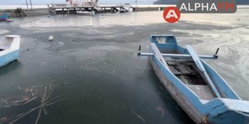 Καστοριά: Πάγωσε η λίμνη – Εντυπωσιακές εικόνες – ΦΩΤΟ – ΒΙΝΤΕΟ