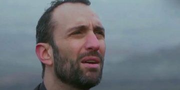 Το συγκλονιστικό τραγούδι «Είχαν ίναν μάνα» ερμηνεύει ο Αναστάσιος Καζαντζίδης