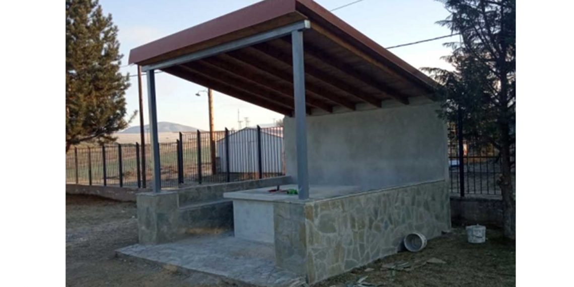 Ευχαριστήρια επιστολή του ΕΕΕΕΚ Πτολεμαΐδας για το κιόσκι στον αύλειο χώρο του σχολείου στο CENTRO CASH & CARRY, ιδιώτες και τον δήμο