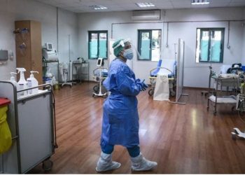 Συγκινεί νοσηλεύτρια στις Σέρρες: Ασθενής μου ζήτησε να πω ένα τραγούδι στην γυναίκα του, λίγο πριν «φύγουν» και οι δυο από κορονοϊό