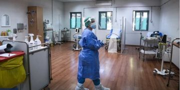 Συγκινεί νοσηλεύτρια στις Σέρρες: Ασθενής μου ζήτησε να πω ένα τραγούδι στην γυναίκα του, λίγο πριν «φύγουν» και οι δυο από κορονοϊό