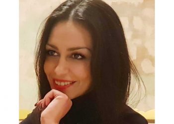 «Αρνητές της πραγματικότητας»- Γράφει η Έφη Μιχελάκη