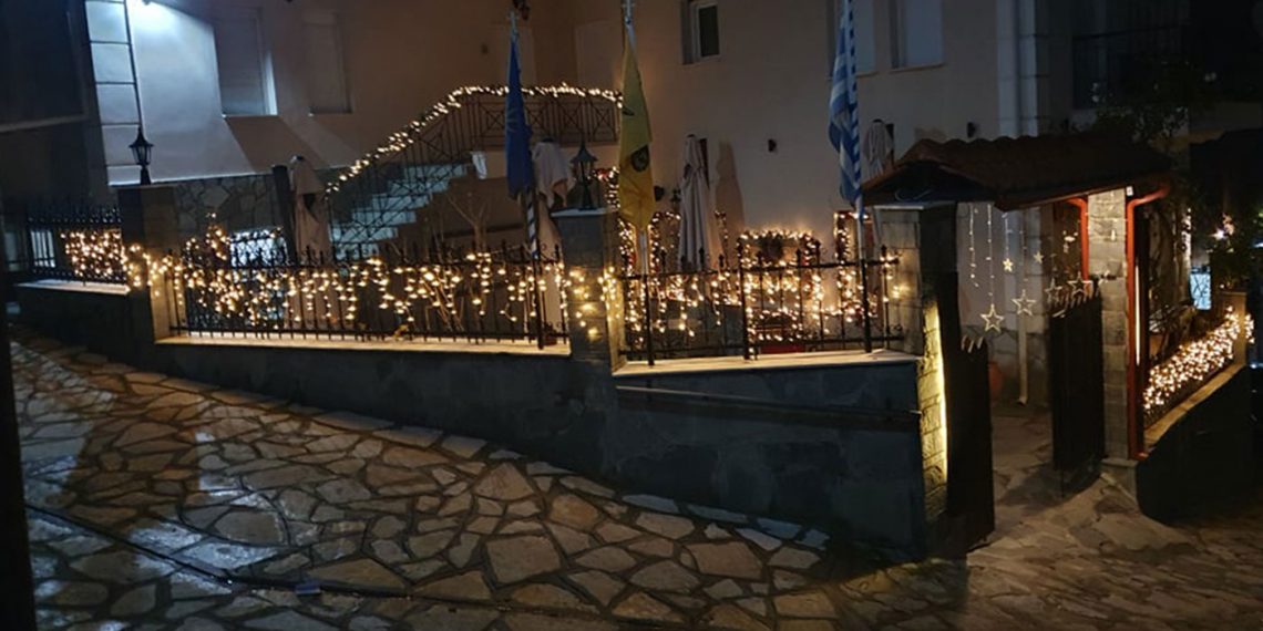 Φόρεσε τα γιορτινά του ο Ξενώνας Μονοπάτι στο Λέχοβο (φώτο)