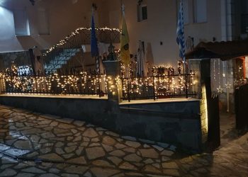 Φόρεσε τα γιορτινά του ο Ξενώνας Μονοπάτι στο Λέχοβο (φώτο)