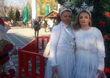 Παραμονή Χριστουγέννων στην Πτολεμαΐδα με την εορταστική νότα των …ΧΙΟΝΟΝΙΦΑΔΩΝ! (της Κούλας Πουλασιχίδου)