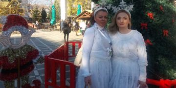 Παραμονή Χριστουγέννων στην Πτολεμαΐδα με την εορταστική νότα των …ΧΙΟΝΟΝΙΦΑΔΩΝ! (της Κούλας Πουλασιχίδου)