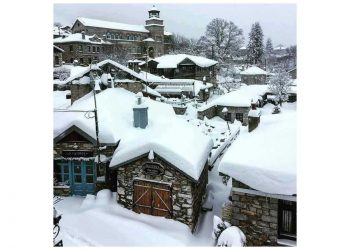 Πανέμορφο χιονοστόλιστο Νυμφαίο Φλώρινας!