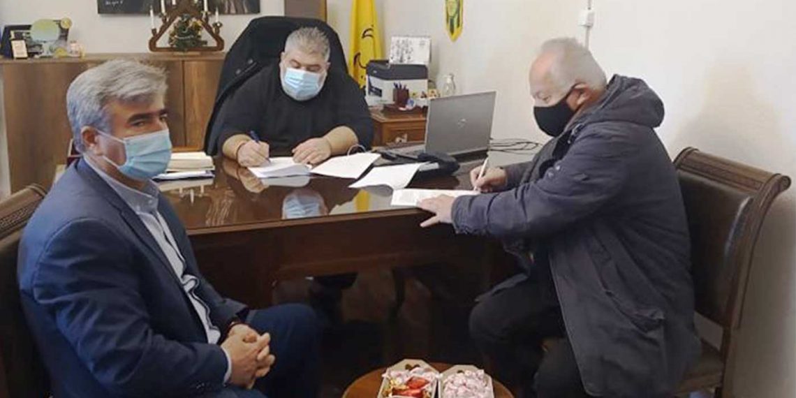 Ανακατασκευάζονται οι παιδικές χαρές στον Δήμο Εορδαίας- Υπογράφτηκε η σύμβαση