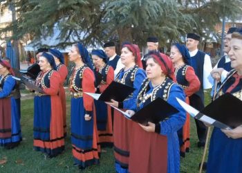 Παραδοσιακά κάλαντα από τον Σύνδεσμο Γραμμάτων & Τεχνών και το Τμήμα Παραδοσιακών Χορών του Δήμου Γρεβενών (Βίντεο)