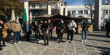 Ποντιακά κάλαντα στην κεντρική πλατεία της Πτολεμαΐδας-VIDEO