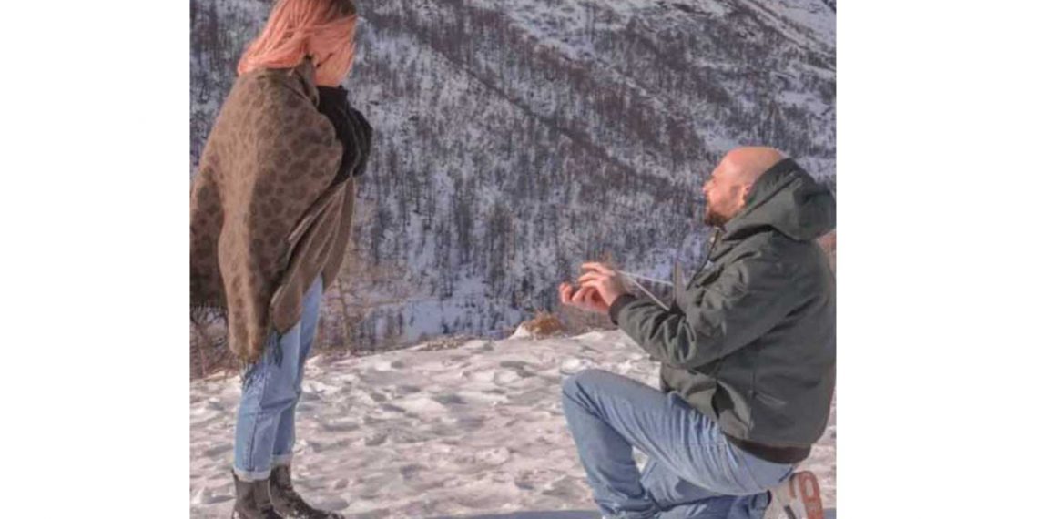 Καστοριά: Της έκανε πρόταση γάμου στην κορυφή των Άλπεων! (φωτογραφίες )