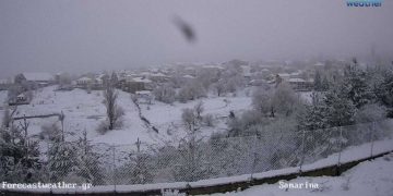 Η χιονισμένη Σαμαρίνα προσφέρει πανέμορφες εικόνες