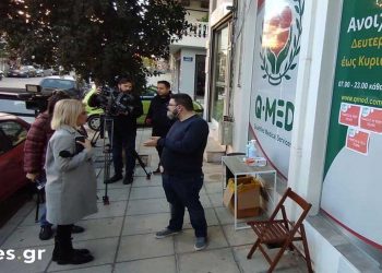 Θεσσαλονίκη: Πως οι αρνητές παριστάνοντας τους αστυνομικούς προσπάθησαν να κάνουν έλεγχο σε μαγαζί