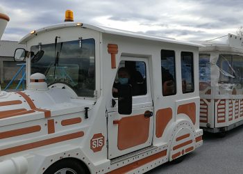 Υπ’ ατμόν το τουριστικό τρενάκι της Καστοριάς