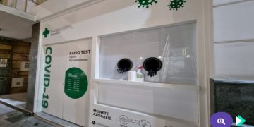 Τρίκαλα: Φαρμακείο έγινε viral για τον τρόπο που διενεργεί τα rapid test