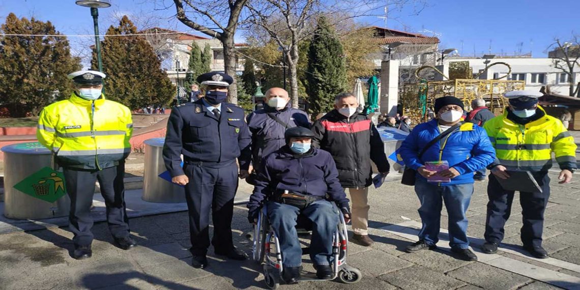 Φυλλάδια για σεβασμό των ΑΜΕΑ από τους οδηγούς μοίρασε ο Σύλλογος Ατόμων με αναπηρία και η Τροχαία Πτολεμαΐδας