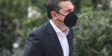 Πάνδημο αντίο στον Κάρολο Παπούλια