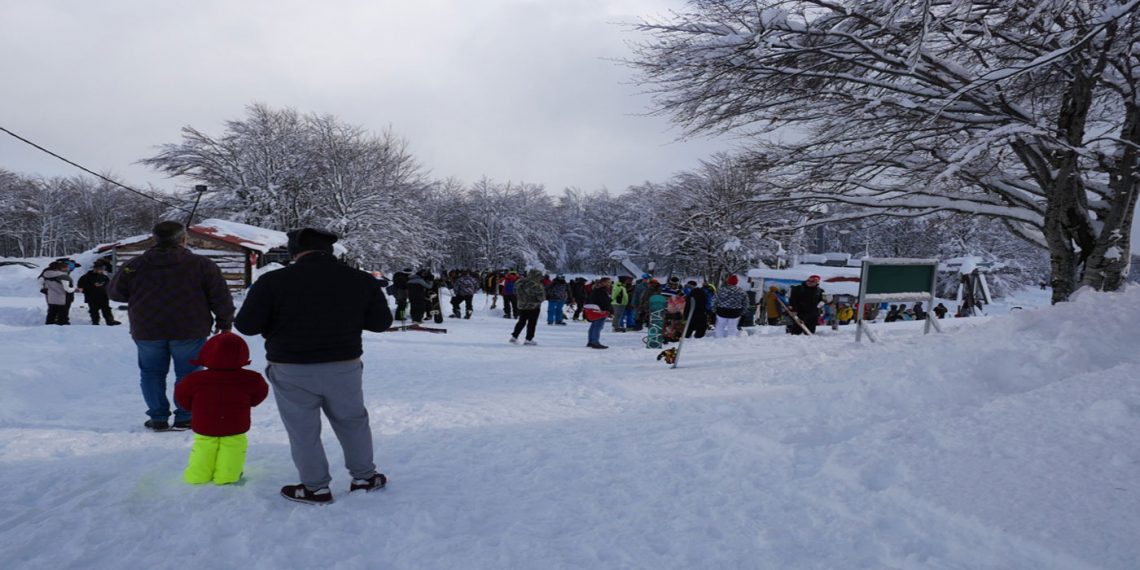 Δήμος Γρεβενών: Πλήθος κόσμου στη χιονισμένη Βασιλίτσα – Καθαρό το οδικό δίκτυο σε χωριά και χιονοδρομικό (Βίντεο + Φωτογραφίες)
